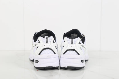 Tênis Runner Malha Branco Detalhe Preto