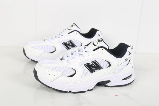 Tênis Runner Malha Branco Detalhe Preto