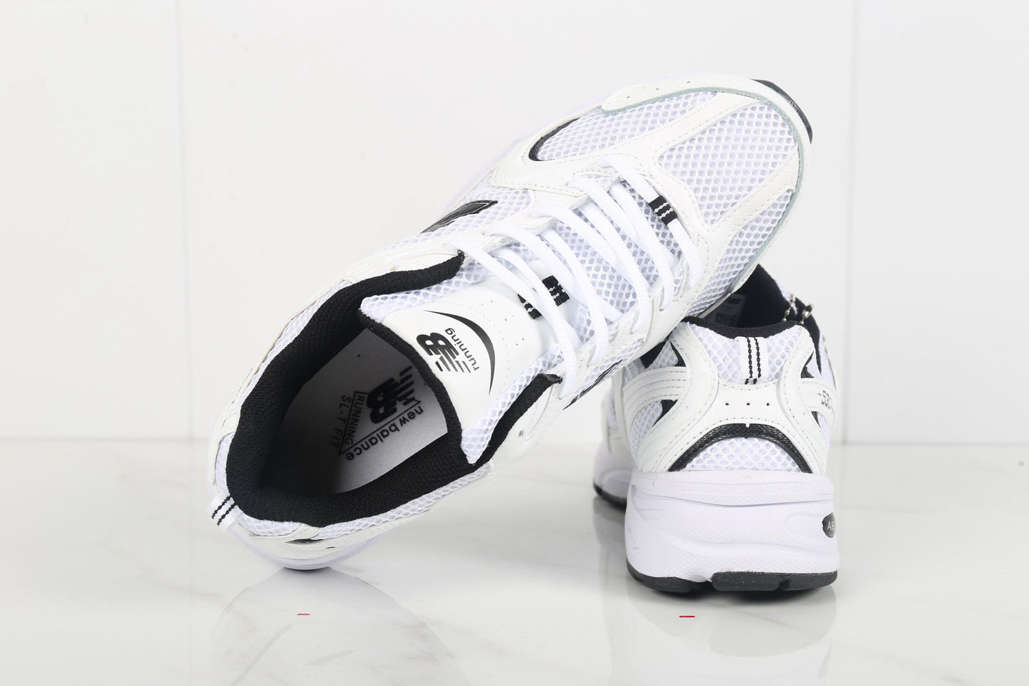 Tênis Runner Malha Branco Detalhe Preto