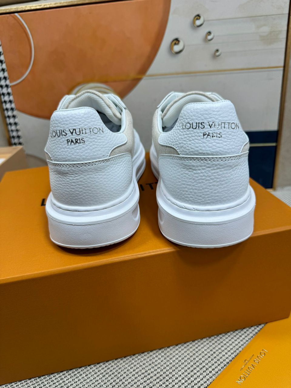 Tênis Couro Branco Off-Branco Detalhe Contrastante