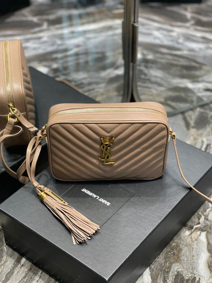 Bolsa Satchel Couro Preto Placa Retangular Frontal