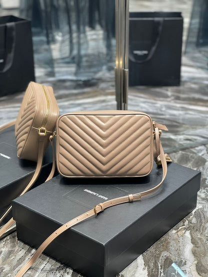 Bolsa Satchel Couro Preto Placa Retangular Frontal
