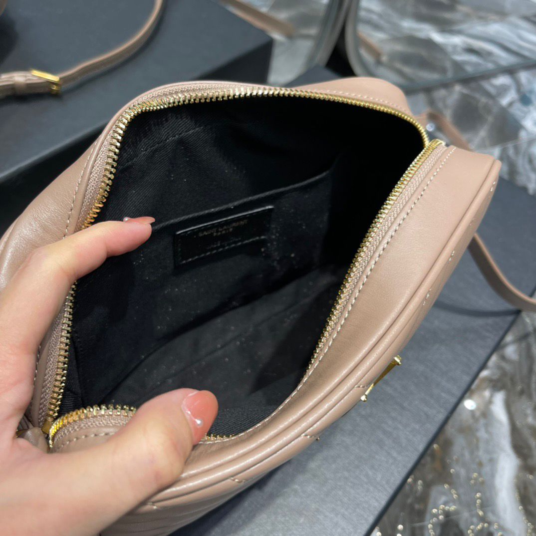 Bolsa Satchel Couro Preto Placa Retangular Frontal