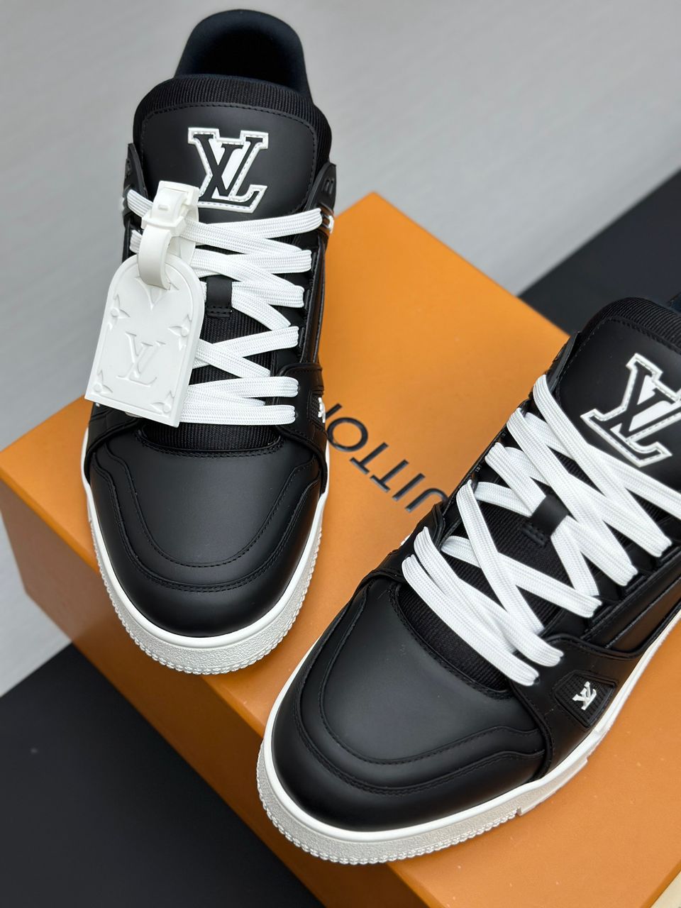 Tênis Casual Couro Branco Preto