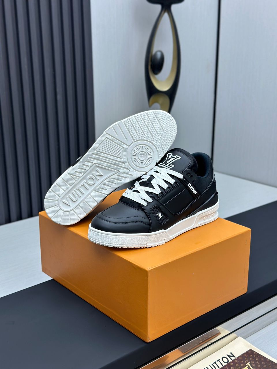 Tênis Casual Couro Branco Preto