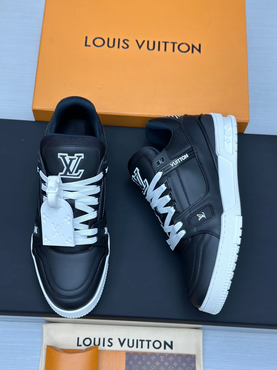 Tênis Casual Couro Branco Preto