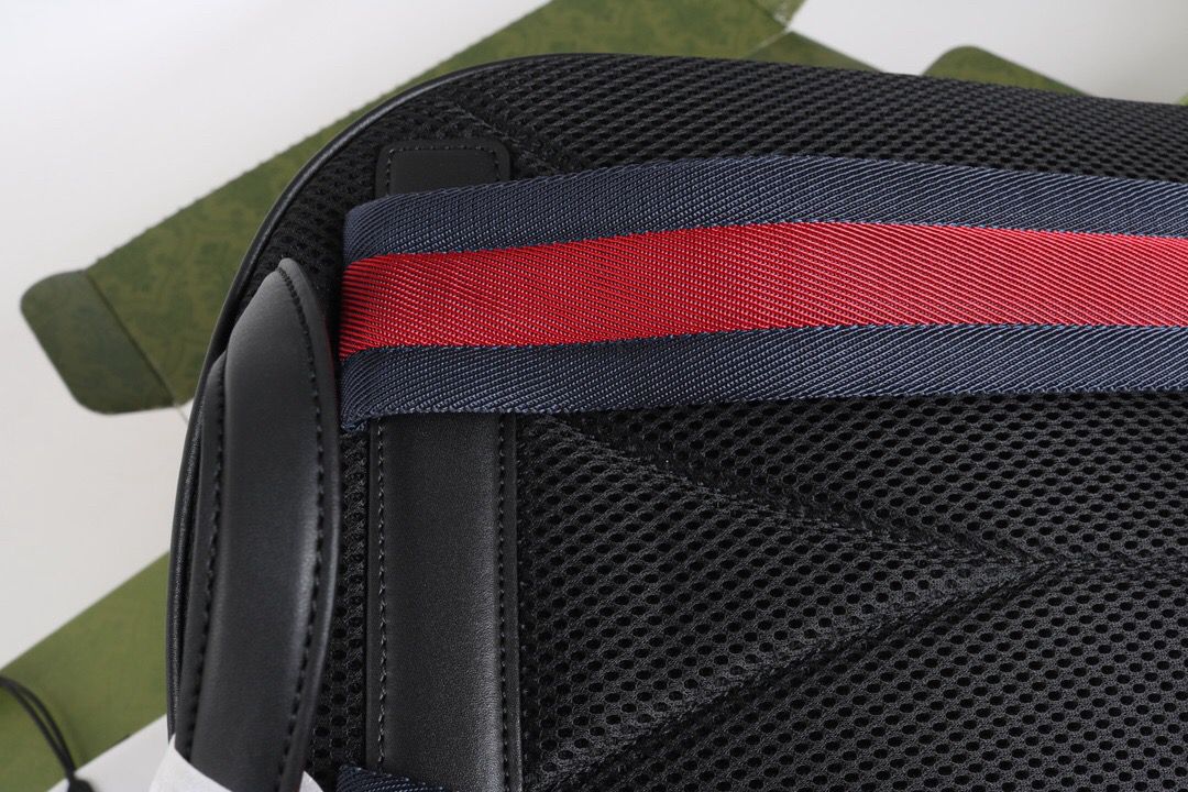 Mochila Couro Preto Costas
