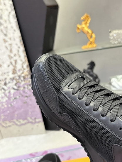 Tênis Runner Malha Preto Detalhe Lateral Cinza