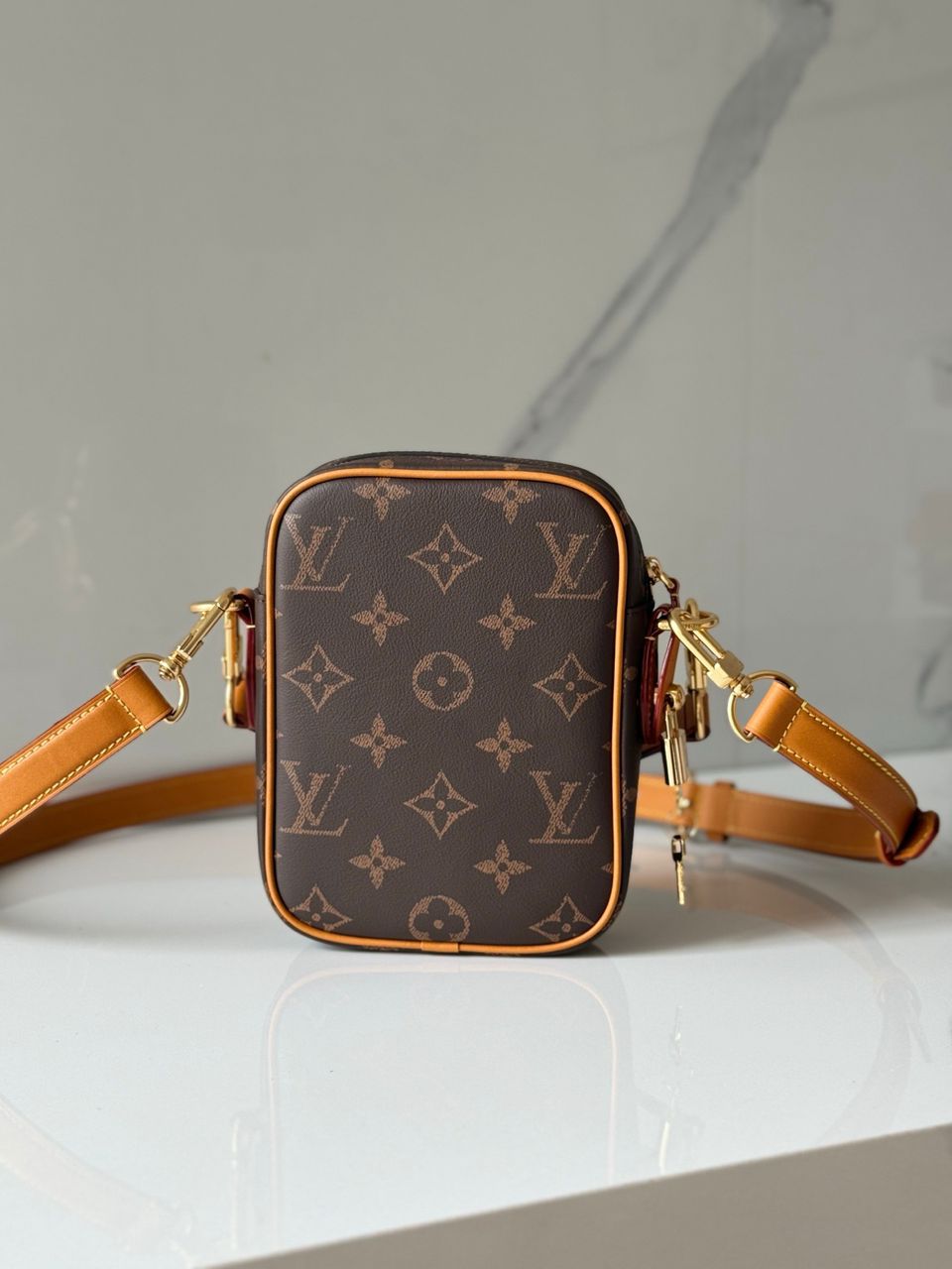 Bolsa Couro Padrão Monograma Geométrico