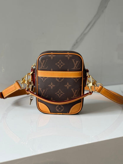 Bolsa Couro Padrão Monograma Geométrico
