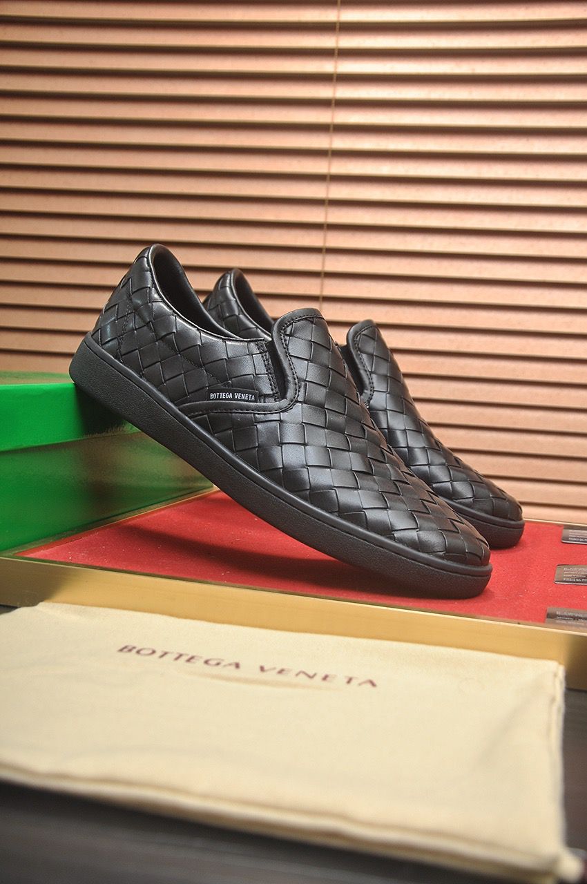Sandália Slip-on Couro Entrançado Preto