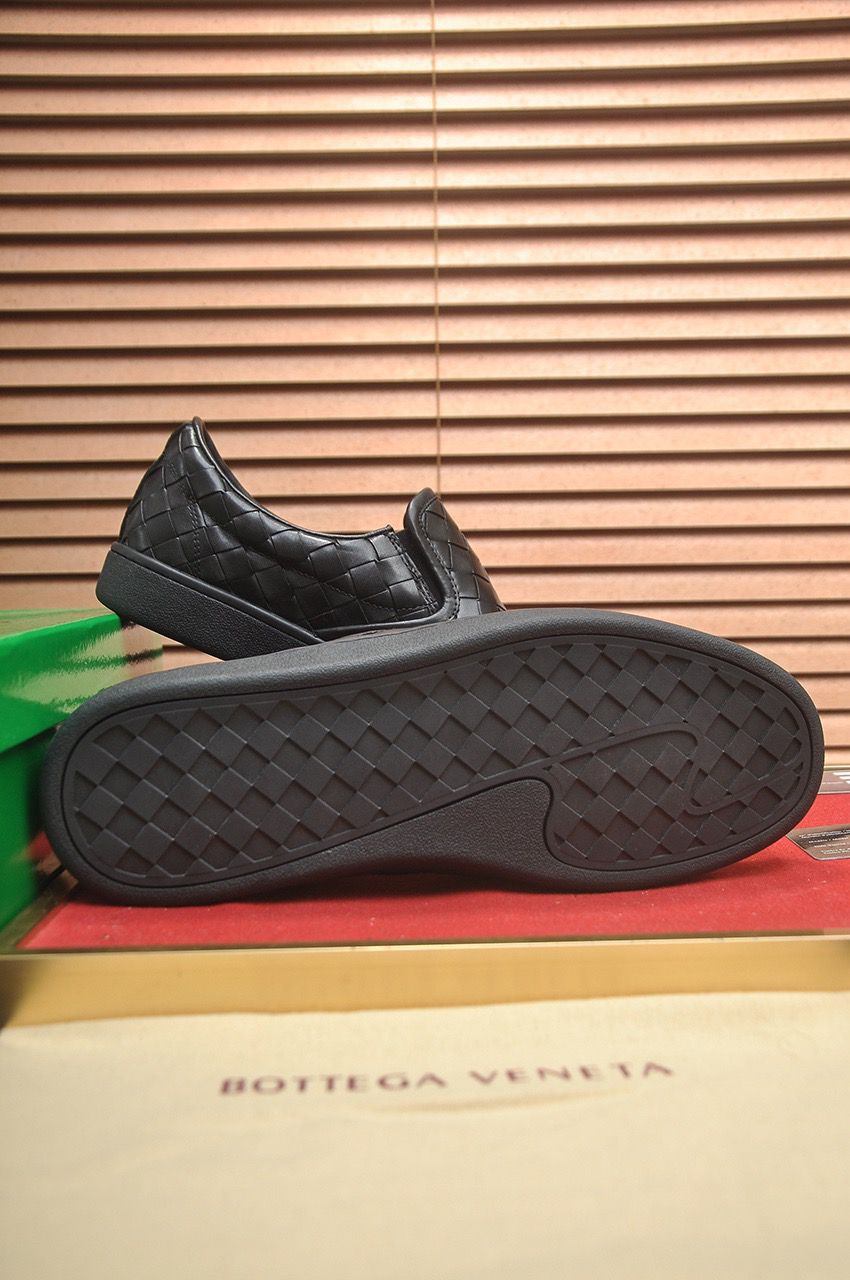 Sandália Slip-on Couro Entrançado Preto