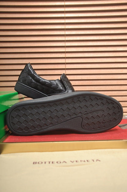 Sandália Slip-on Couro Entrançado Preto