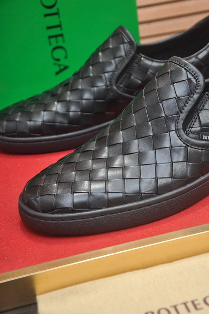 Sandália Slip-on Couro Entrançado Preto