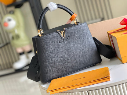 Bolsa Satchel Couro Preto com Fechamento Elegante Tamanho Pequeno