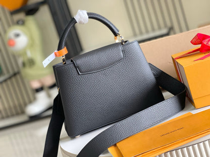 Bolsa Satchel Couro Preto com Fechamento Elegante Tamanho Pequeno