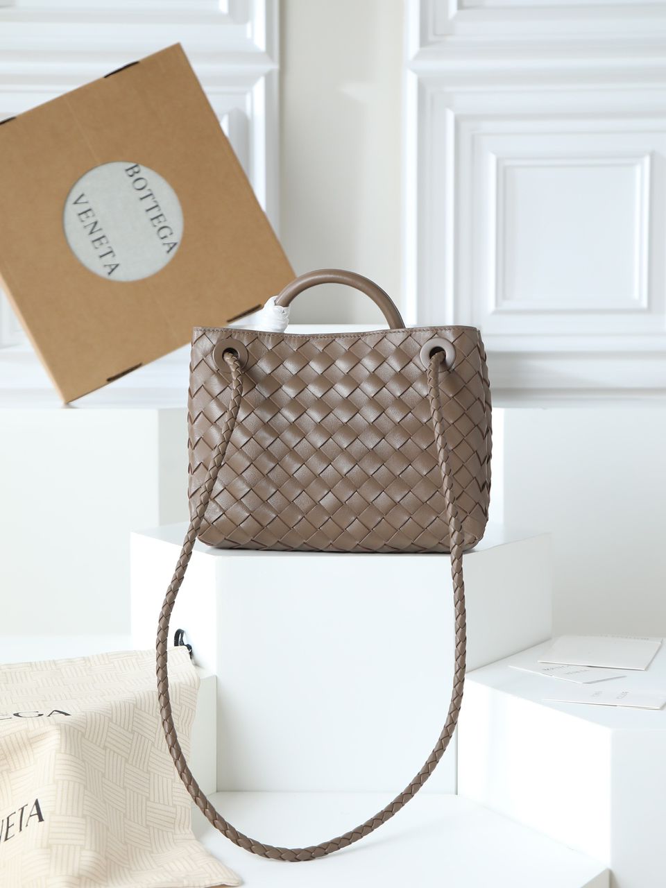 Bolsa Estruturada Couro Intrecciato Pequena