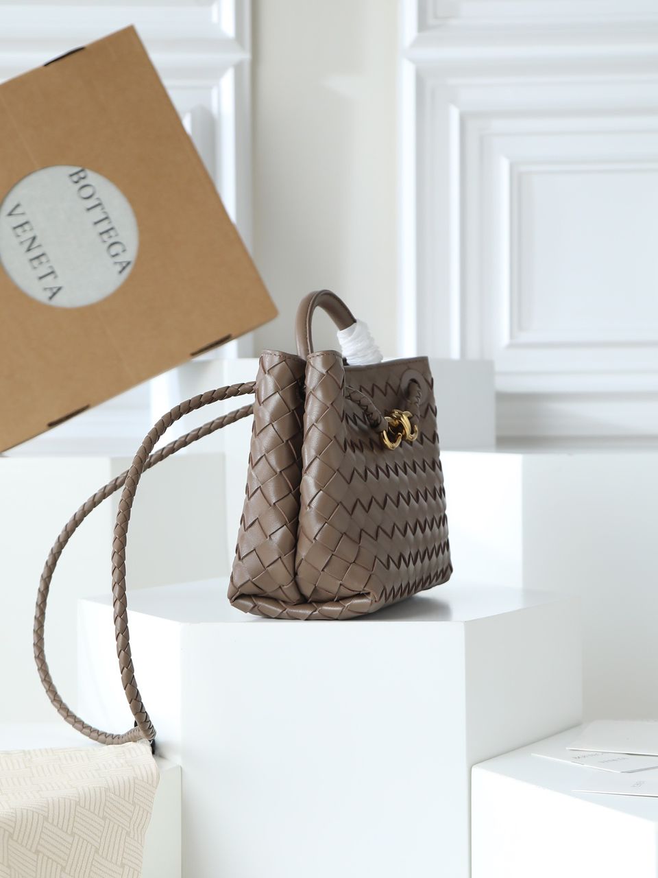 Bolsa Estruturada Couro Intrecciato Pequena