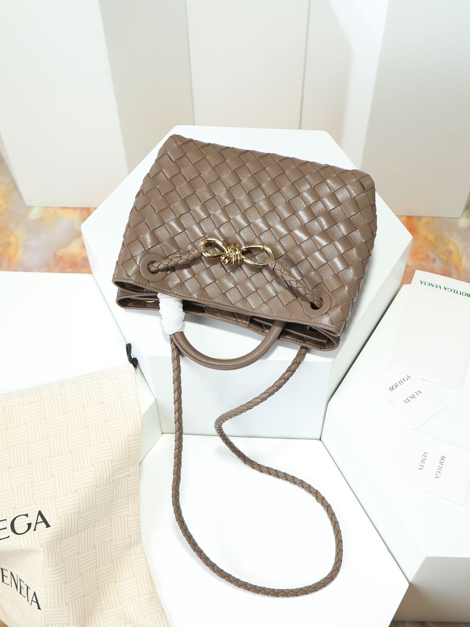 Bolsa Estruturada Couro Intrecciato Pequena