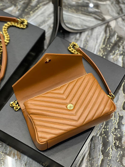 Bolsa Satchel Couro Médio Detalhe Placa Frontal
