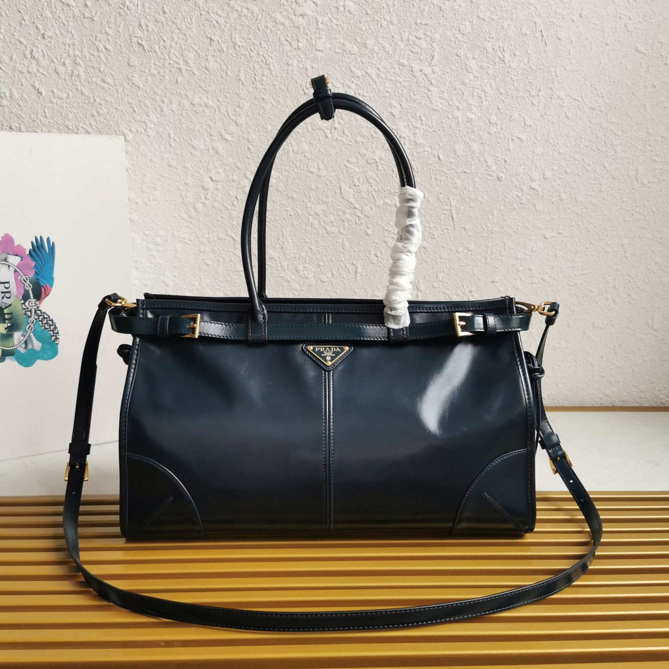 Bolsa Satchel Couro Preto Placa Triangular