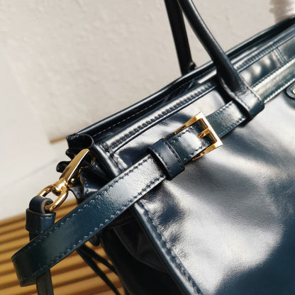 Bolsa Satchel Couro Preto Placa Triangular