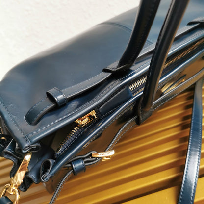 Bolsa Satchel Couro Preto Placa Triangular