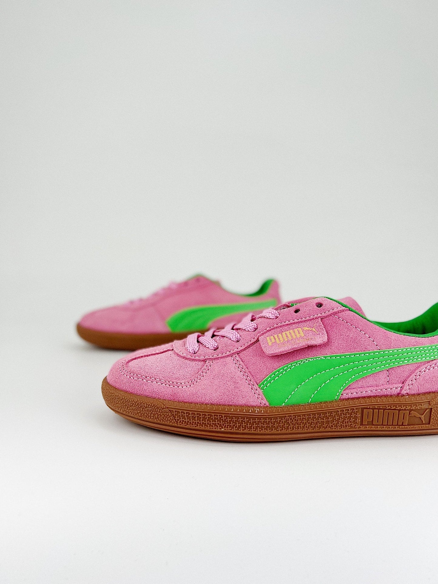 Tênis Couro Rosa Detalhe Verde Cano Baixo