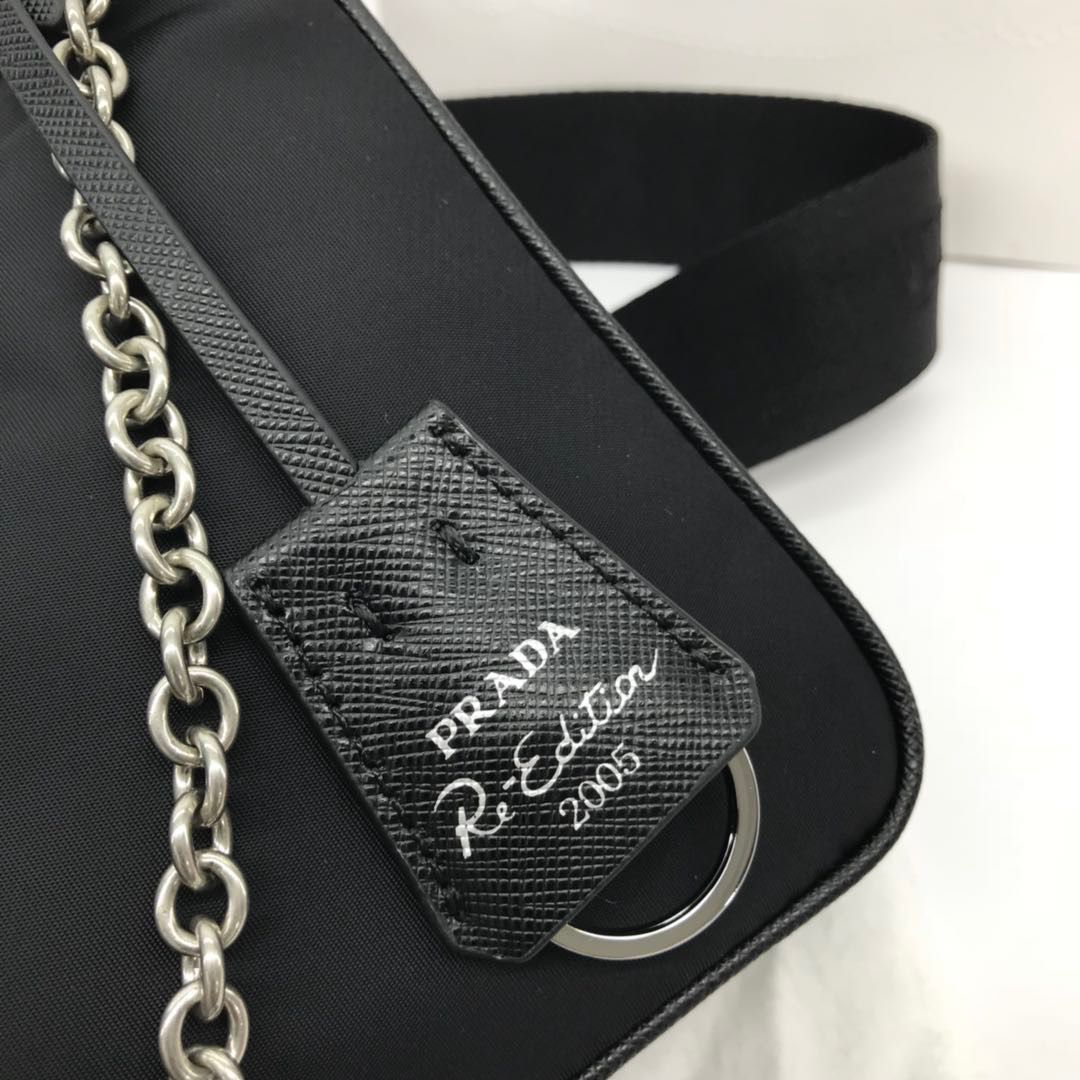 Bolsa Ombro Nylon Preto Placa Triangular