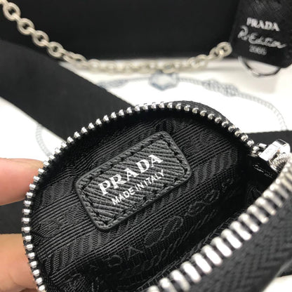 Bolsa Ombro Nylon Preto Placa Triangular