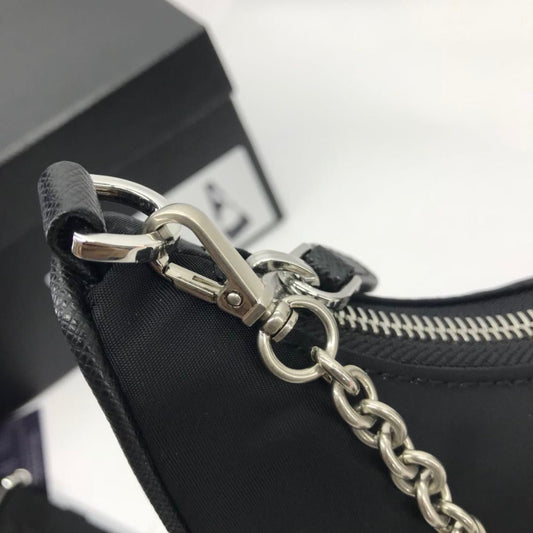 Bolsa Prada Re-Edition 2005 em Nylon Black