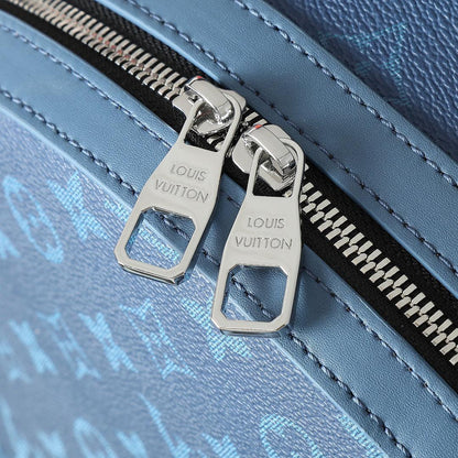 Mochila Couro Azul Padrão Monograma Geométrico