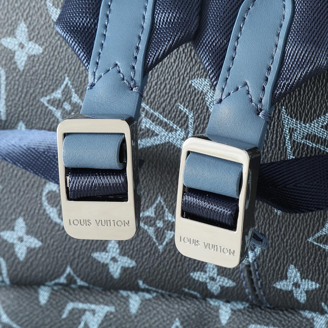 Mochila Couro Azul Padrão Monograma Geométrico