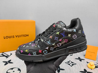 Tênis Couro Preto Detalhe Floral Multicolorido
