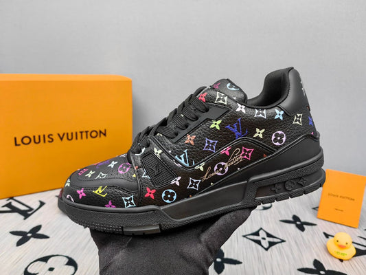 Tênis Couro Preto Detalhe Floral Multicolorido