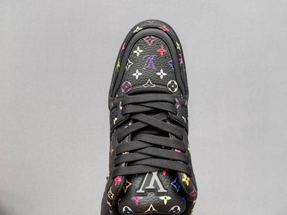 Tênis Couro Preto Detalhe Floral Multicolorido