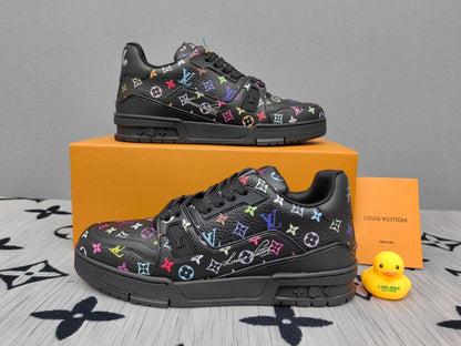 Tênis Couro Preto Detalhe Floral Multicolorido