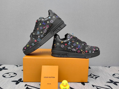 Tênis Couro Preto Detalhe Floral Multicolorido