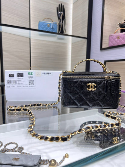 Bolsa Acolchoada Couro Preto Detalhe Dourado