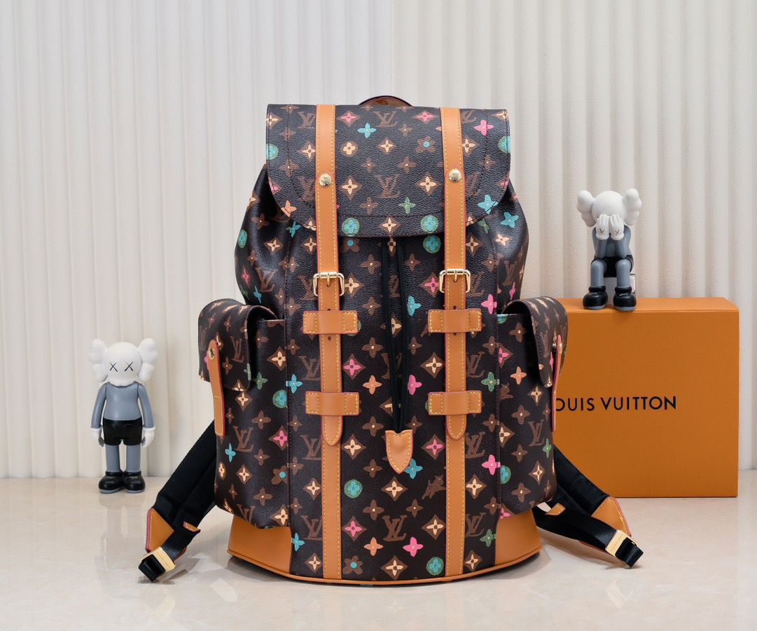 Mochila Couro Padrão Monograma Geométrico Marrom