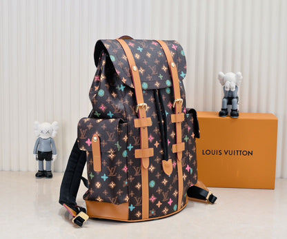 Mochila Couro Padrão Monograma Geométrico Marrom