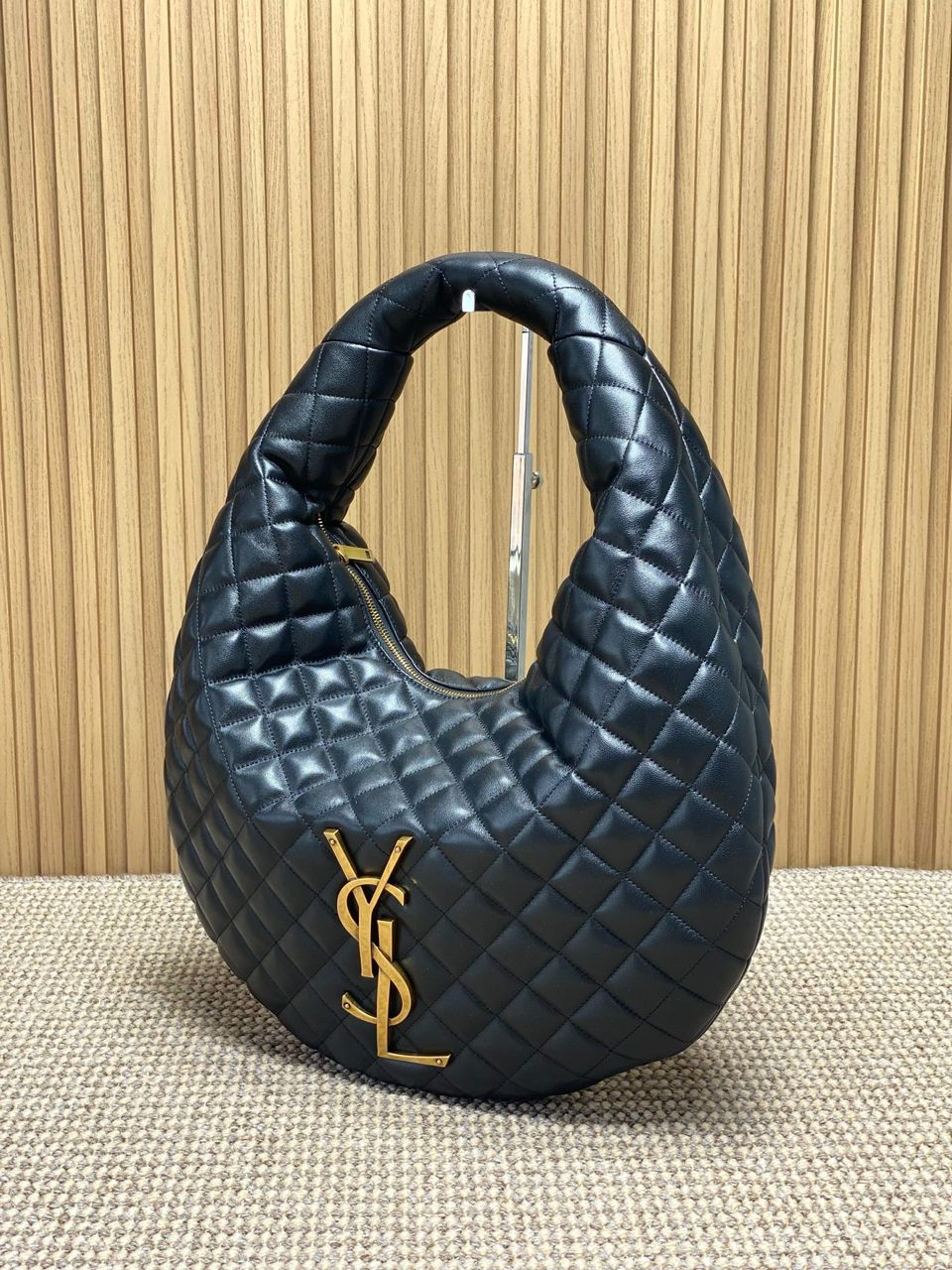 Bolsa Hobo Couro Preto Estruturada