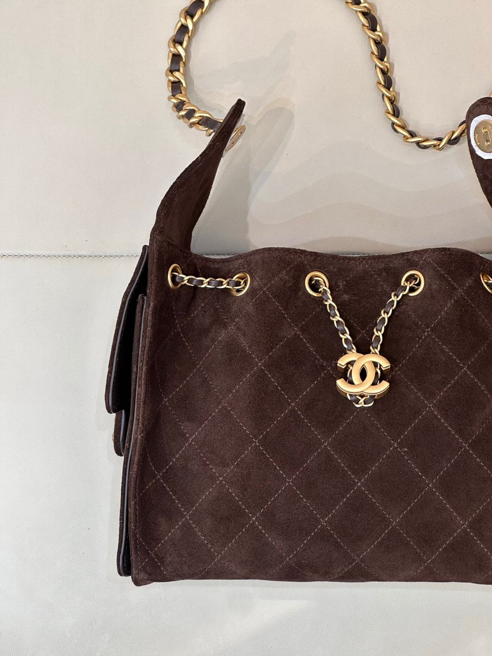 Bolsa Satchel Couro Acolchoado Preta com Cordão Ajustável