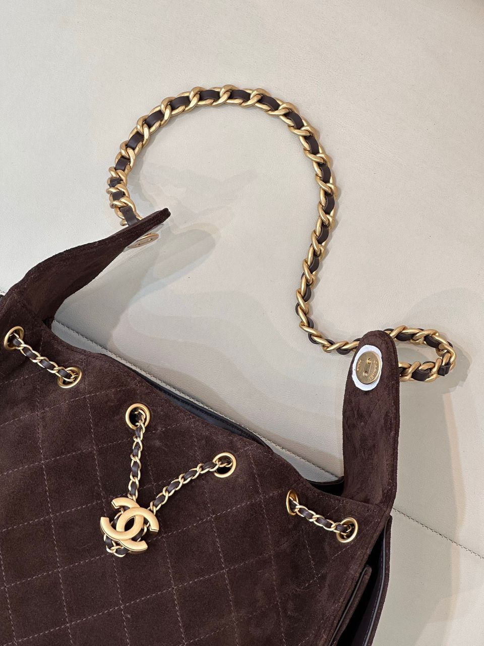 Bolsa Satchel Couro Acolchoado Preta com Cordão Ajustável