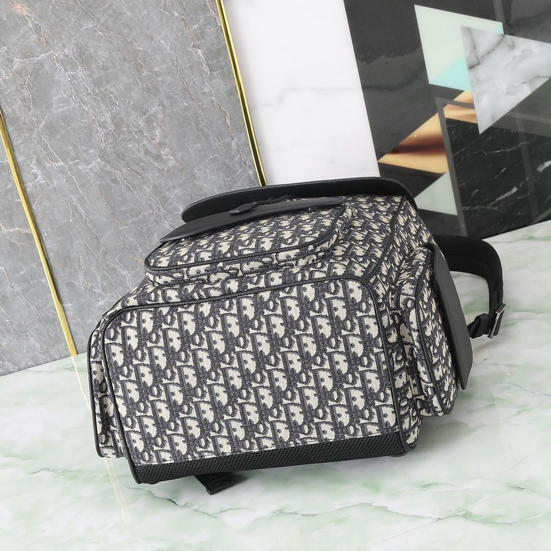 Mochila Couro Estruturada Formato Ferradura