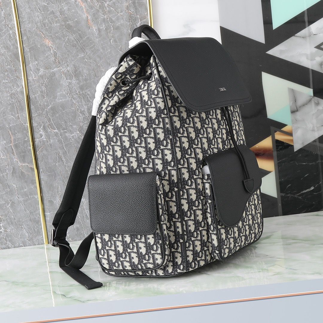 Mochila Couro Estruturada Formato Ferradura