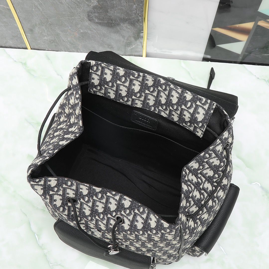 Mochila Couro Estruturada Formato Ferradura