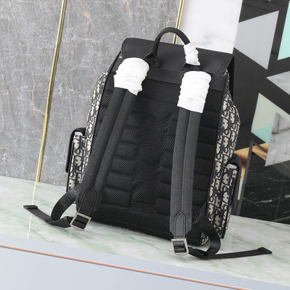 Mochila Couro Estruturada Formato Ferradura