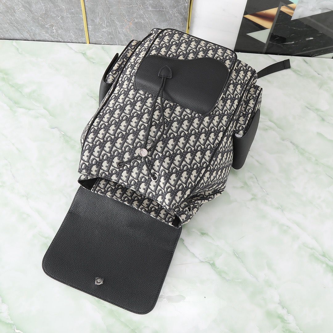 Mochila Couro Estruturada Formato Ferradura