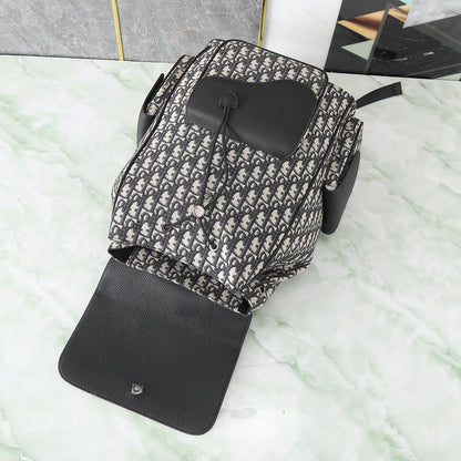Mochila Couro Estruturada Formato Ferradura